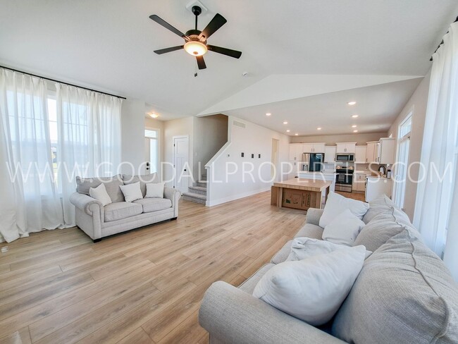 Building Photo - Cul-de-Sac Comfort & Contemporary Style in...