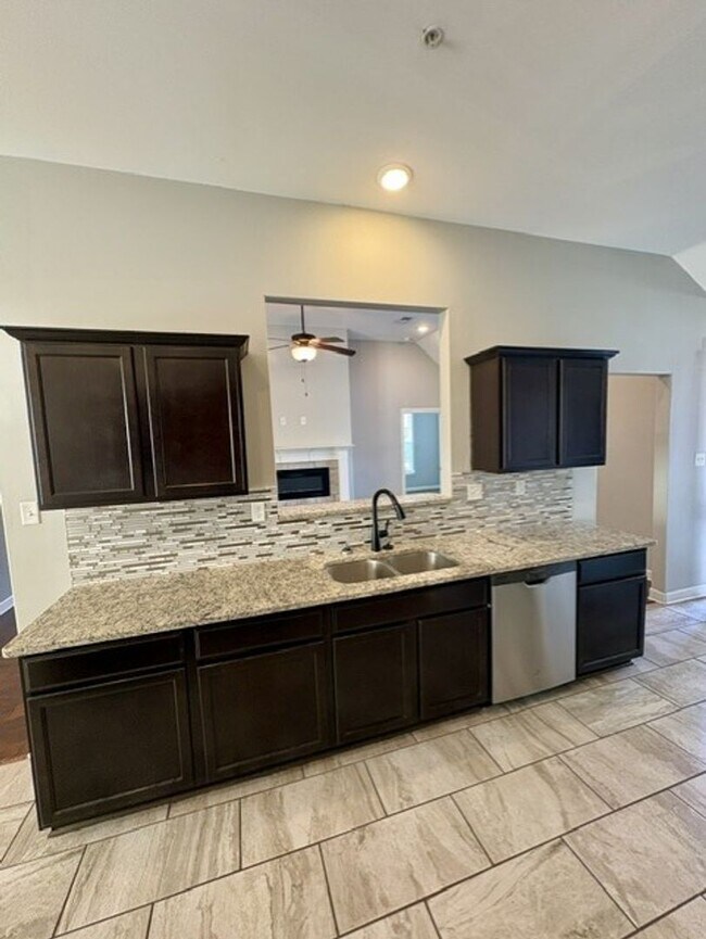 Building Photo - 8919 Glen Crossing