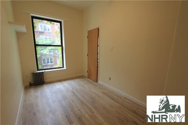 Foto principal - 319 West 30th Street