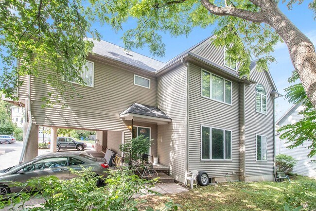 Foto del edificio - 316 Beakes St