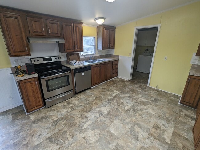 Building Photo - 675 Co Rd 771