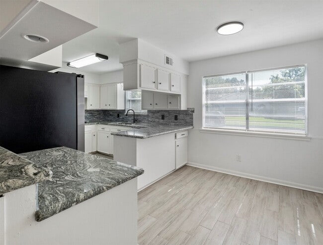 Foto del edificio - 9418 Brooding Oak Cir