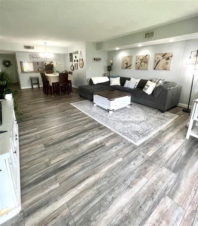 Building Photo - 2660 Carambola Cir N