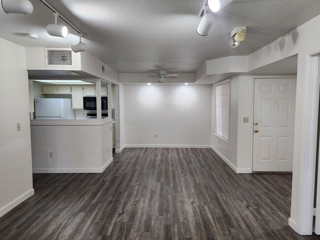 Building Photo - Summerlin Condo in La Posada