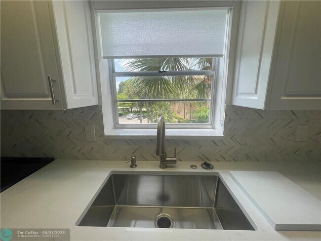 Building Photo - 1605 Abaco Dr
