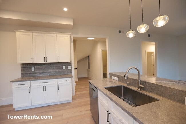 Building Photo - 306-308 Church St.