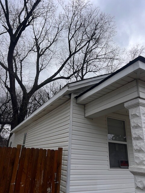 Building Photo - 2329 W Lee St