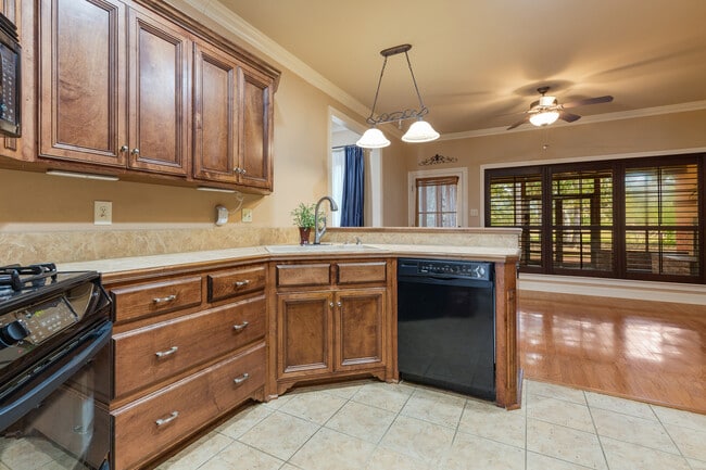 Building Photo - 106 Sandhurst Dr