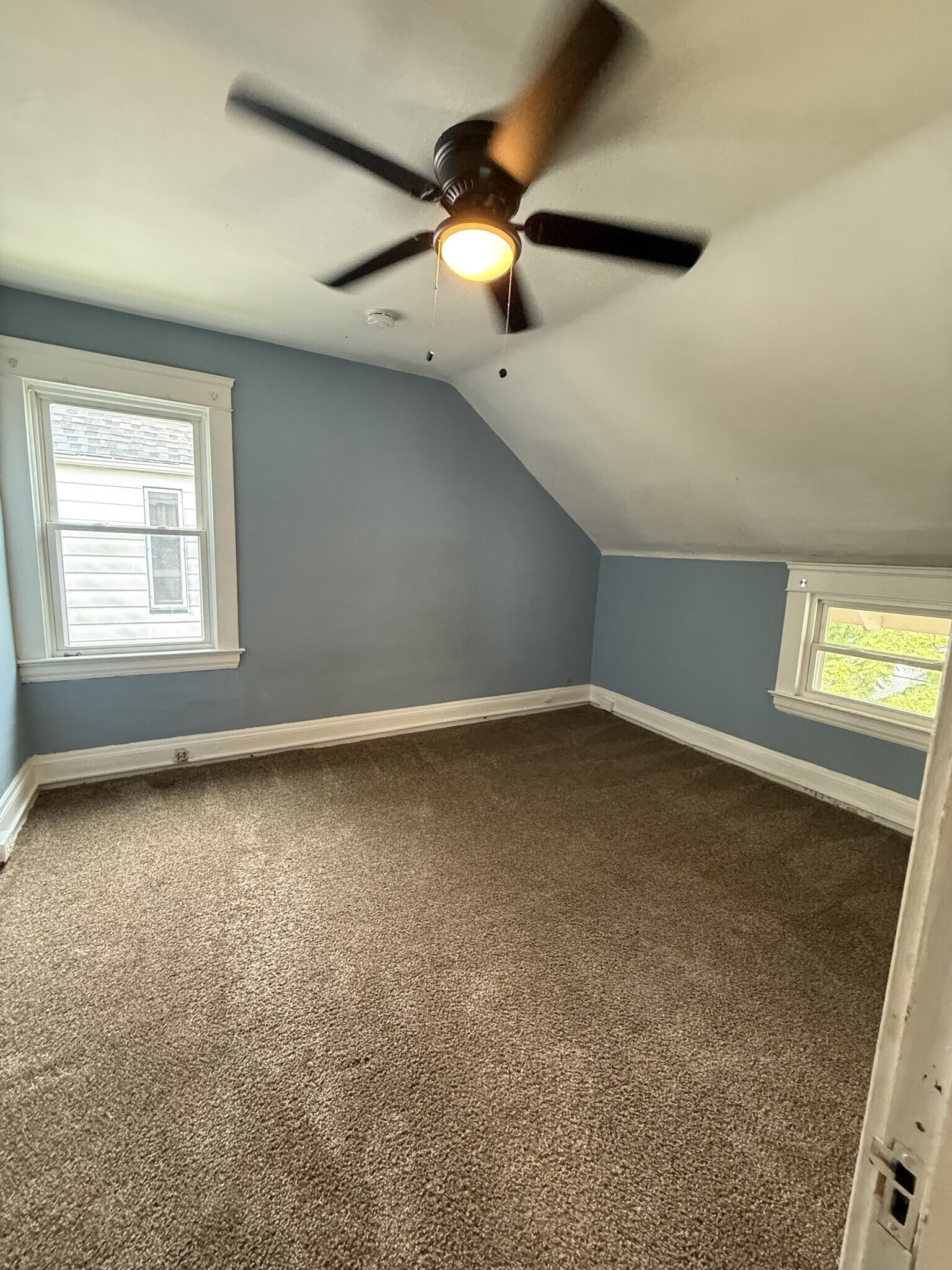 461 E 147th St Cleveland, OH 44110 – photo 5