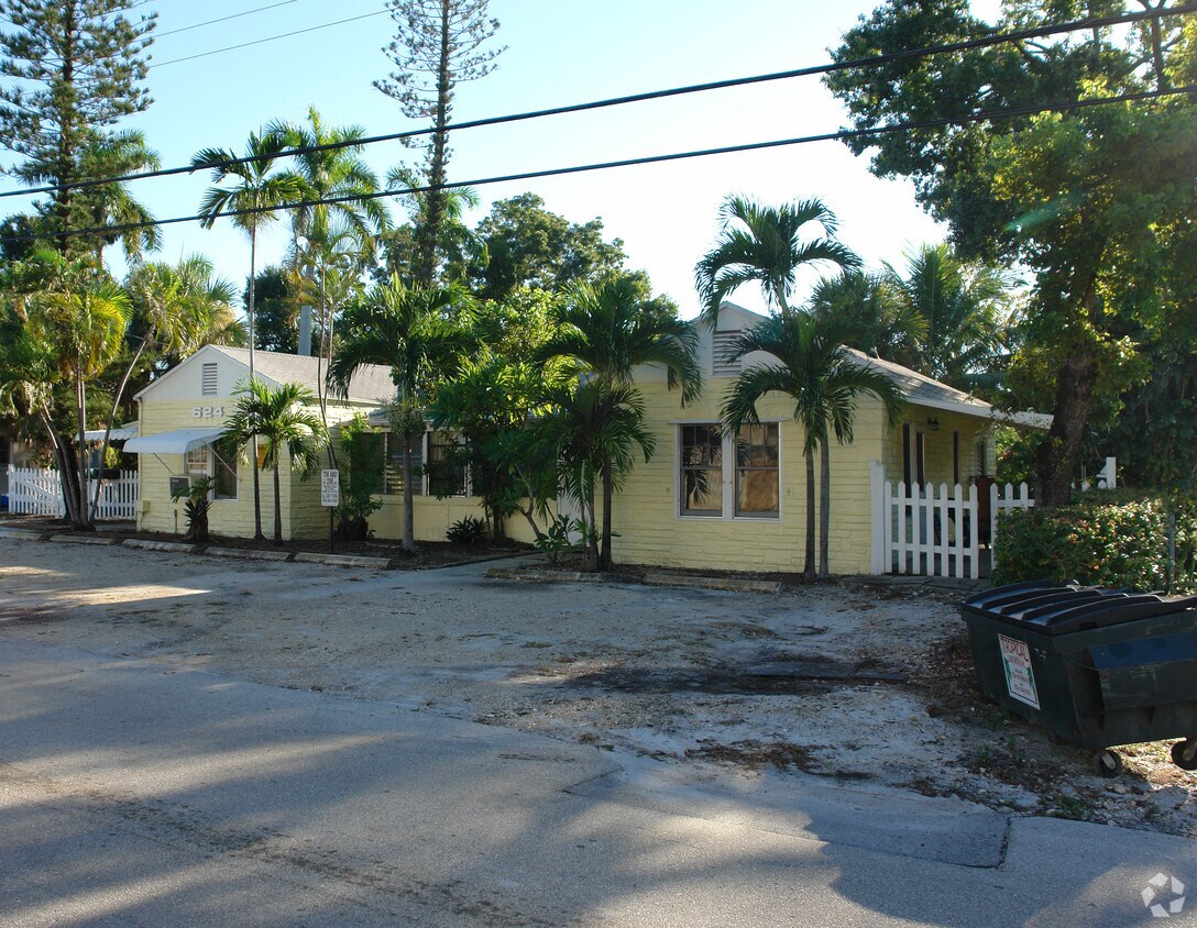 Primary Photo - 624 NE 5th Ave