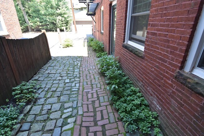 Foto del edificio - 1722 Beacon St