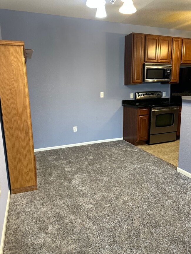 Building Photo - 2 bedroom 2 bathroom Condo in Erie
