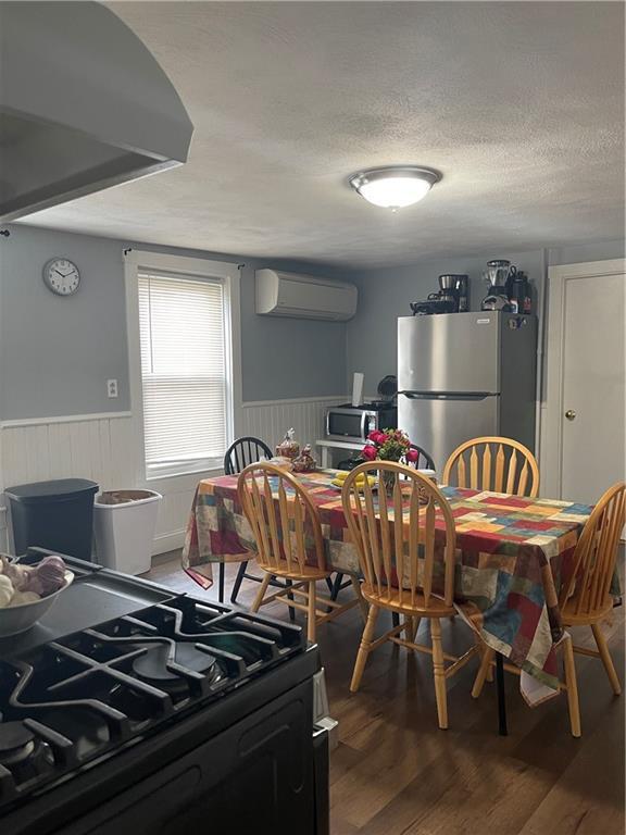 Building Photo - 12 Third School St