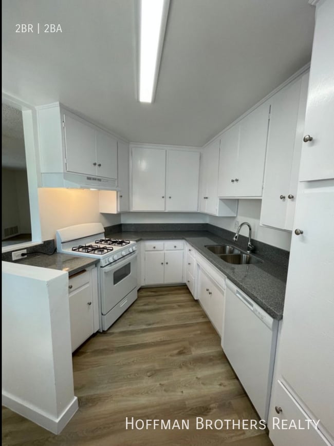 Foto del edificio - 6041 Whitsett Ave