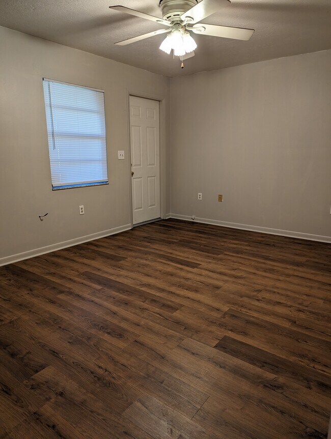 Cama 2 - 9308 Greyrock Rd