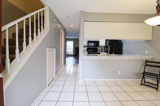 Foto del edificio - 1 Bed | 1 Bath  | Mid Town