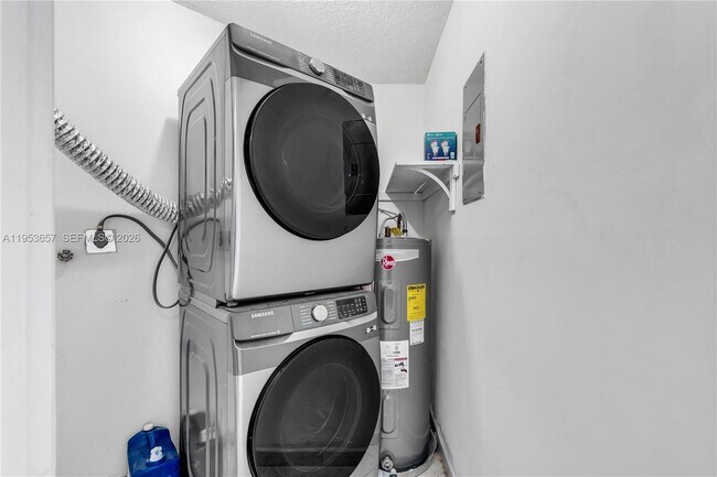 Foto del edificio - 9421 Fontainebleau Blvd