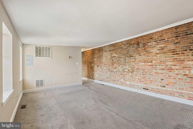 Building Photo - 249 S Chester St