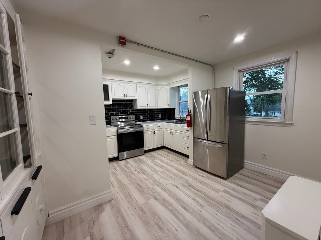 Kitchen/Dining Room - 98 Summit St