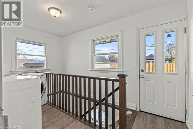 Building Photo - 14 Westmount Ave
