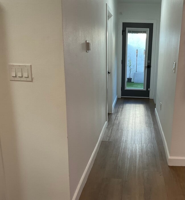 Foto del edificio - 1227 E 7th St