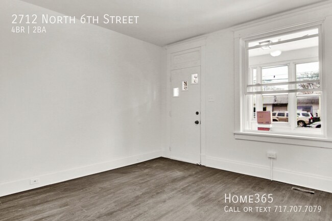 Foto del edificio - Stunning 4 Bedroom/2 Bathroom in Harrisburg!