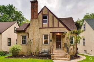 Building Photo - 1543 Holton St