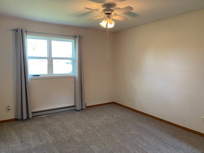 Foto del edificio - 112 Lake Rd