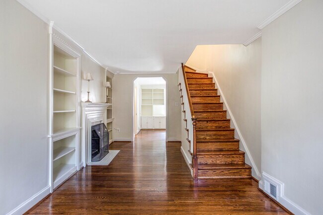 Building Photo - 1333 27th St NW