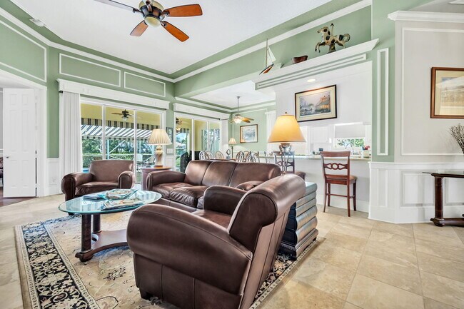 Foto del edificio - 8188 Rosalie Ln