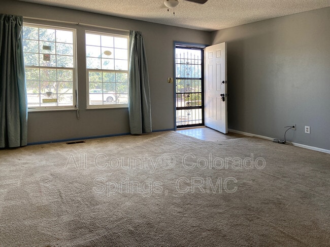 Photo - 6680 Parkridge Ct House