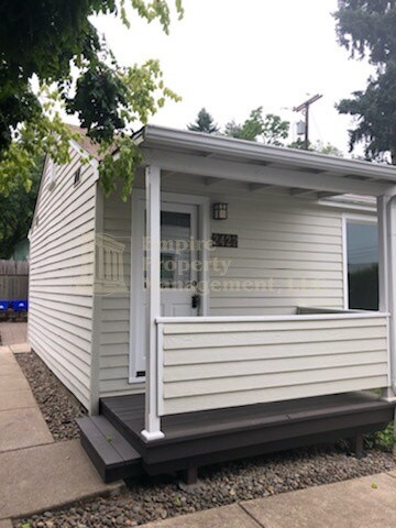 Primary Photo - 2422 Portland St
