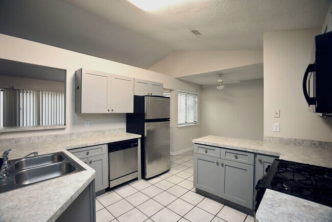 Foto del edificio - Ranch Style Home with Spacious Floor Plan