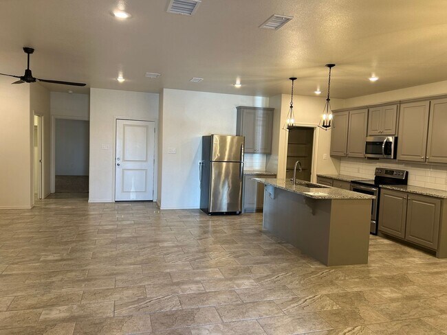 Foto del edificio - 9603 Iola Ave