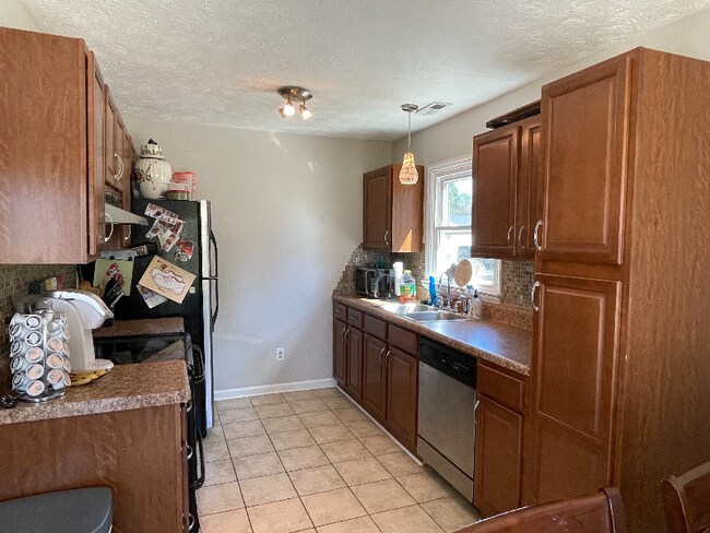 Building Photo - 625 Riverwind Dr