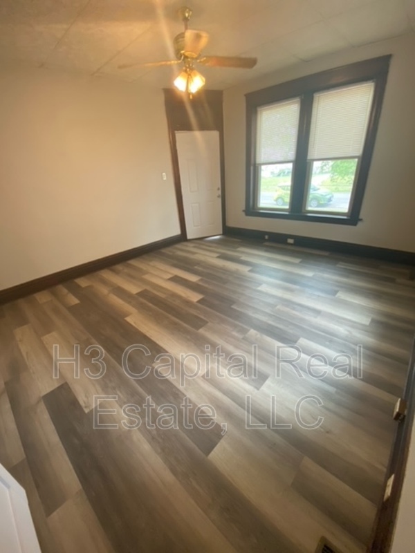 Foto del edificio - 2214 Edison Ave