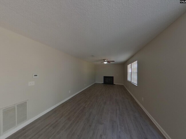Building Photo - 204 Cottonwood Way