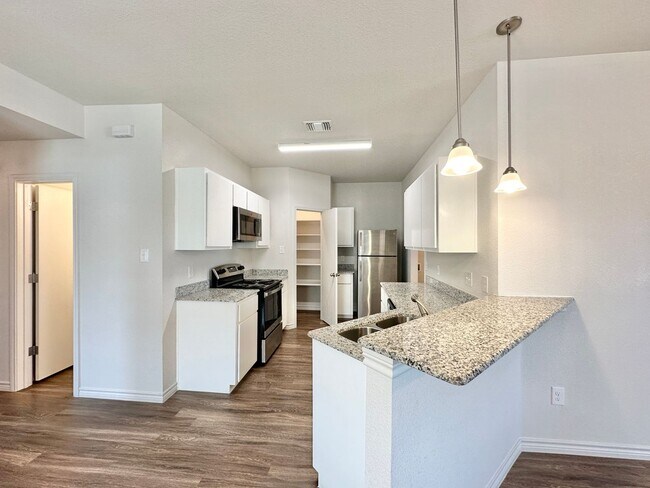 Building Photo - 1837 Clovis Dr