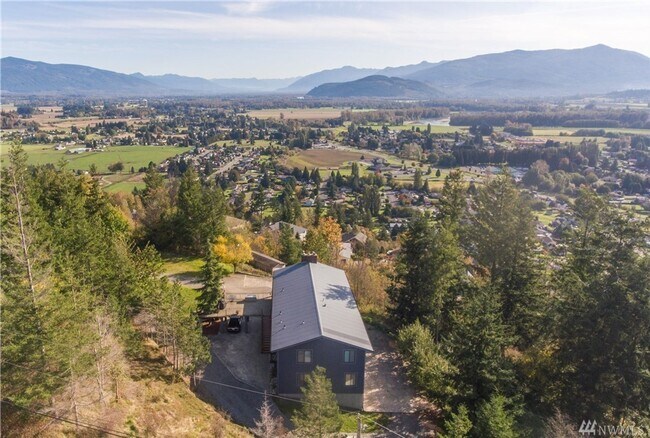 Foto del edificio - 2 Bed 2 Bath Duplex on Burlington Hill