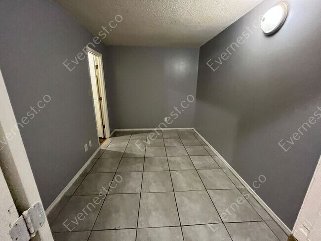 Foto del edificio - 925 Shallowford Rd