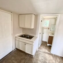 Building Photo - 424 E Kern Ave