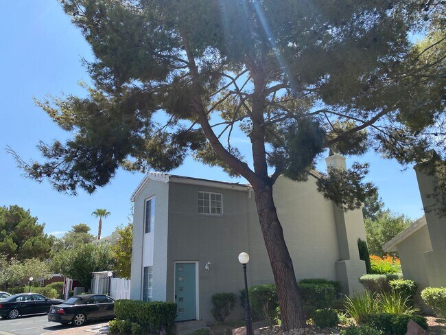 Foto del edificio - Las Vegas Country Club. Modernized and Upg...