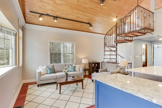 Foto del edificio - 1532 N Greenview Ave