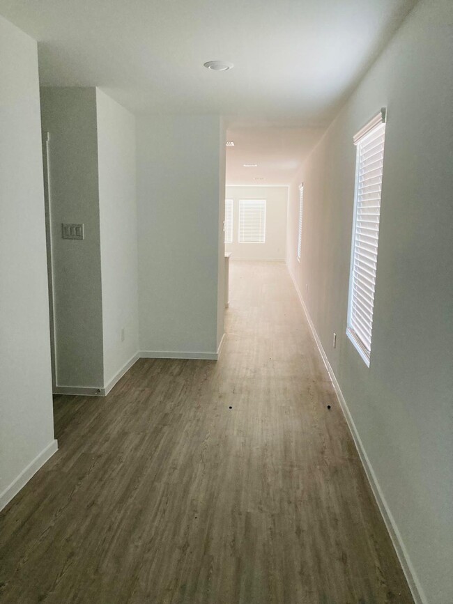 Entry hallway - 1821 Goose Pond Rd