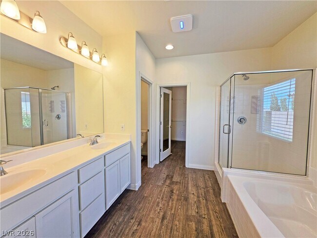 Building Photo - 5628 San Marco Dr