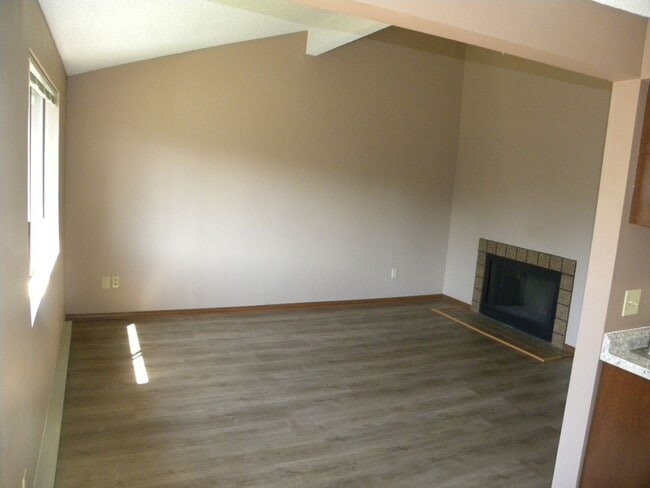 Building Photo - Quiet Condo Apartment Seatac, WA 98188