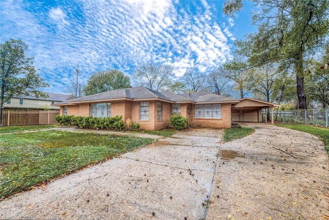 Foto del edificio - 8815 Shady Dr