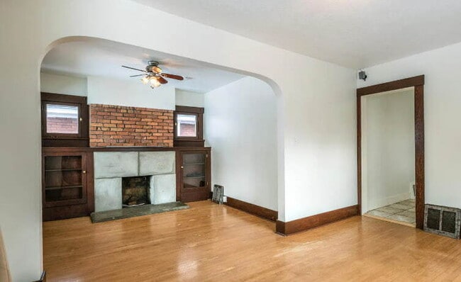 Building Photo - "Charming 2-Bedroom Retreat with Hardwood ...