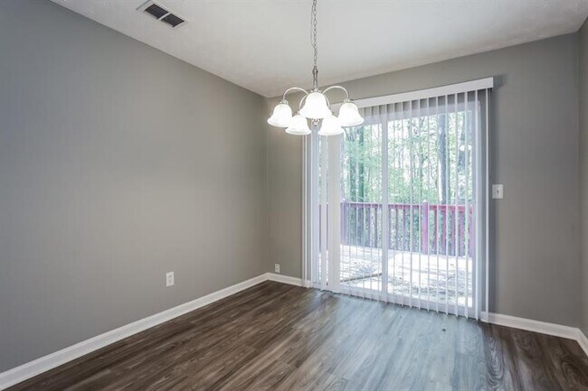 Building Photo - 658 Tarragon Way SW