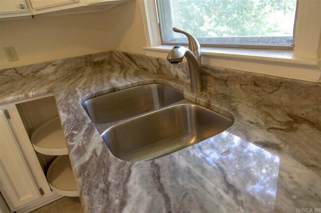 Foto del edificio - 45 Perin Rd